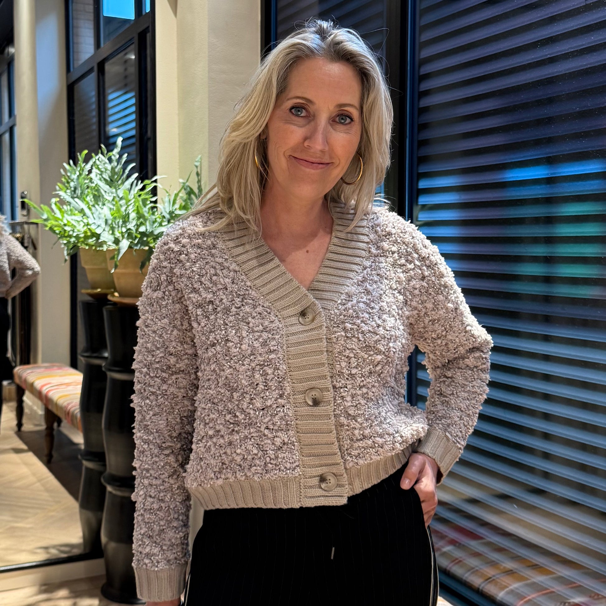 Zhrill Vest Gloria Bouclé Taupe - Peet kleding
