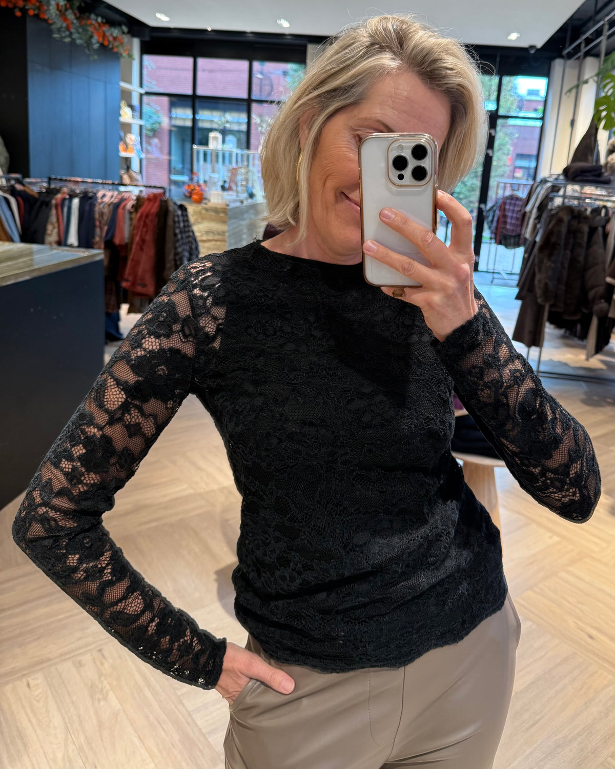 Top Kyra Kant Zwart - Peet kleding