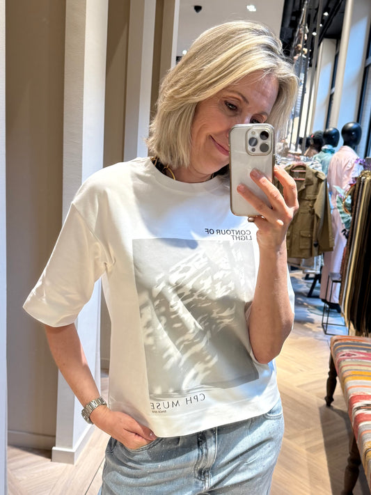 Copenhage Muse Tee Offwhite Contour - Peet kleding