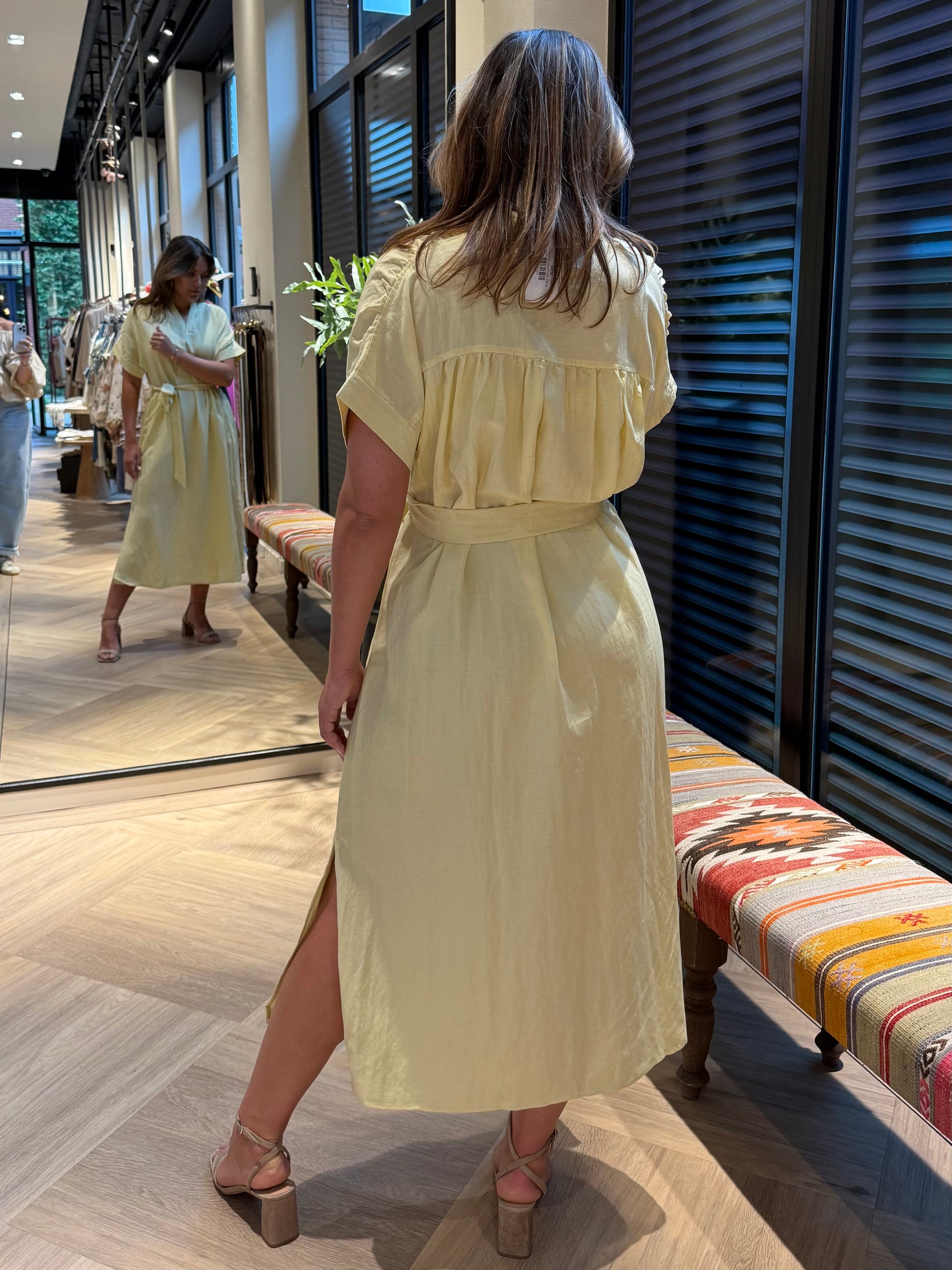 Azzurro Jurk Joan Geel - Peet kleding