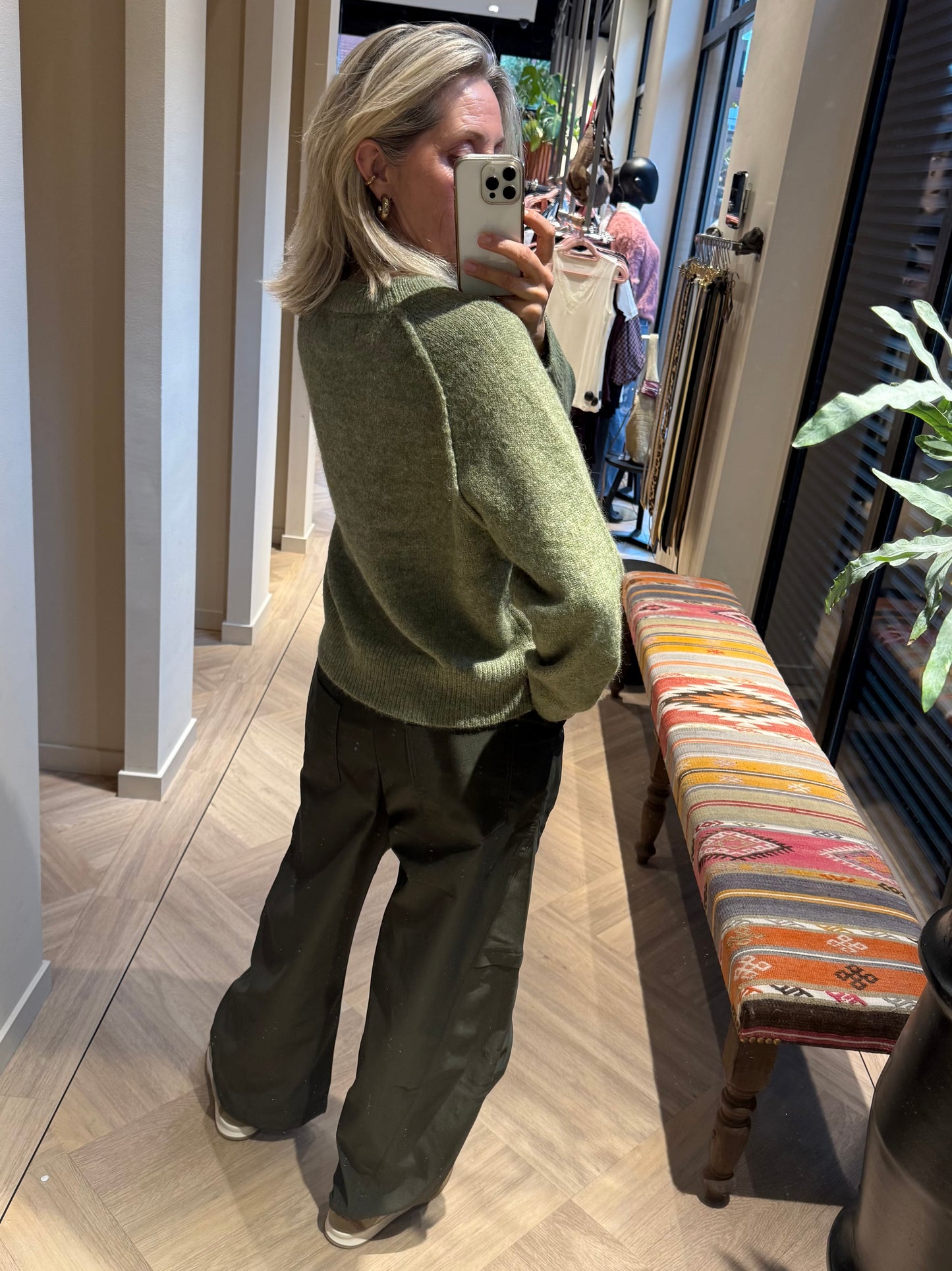 With Black Trui Andrea Avocado Green - Peet kleding