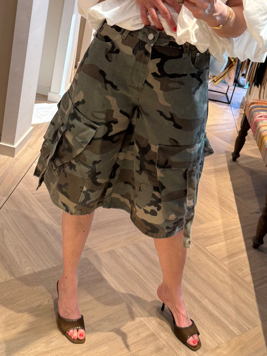 Bermuda Mochy Armyprint Groen - Peet kleding