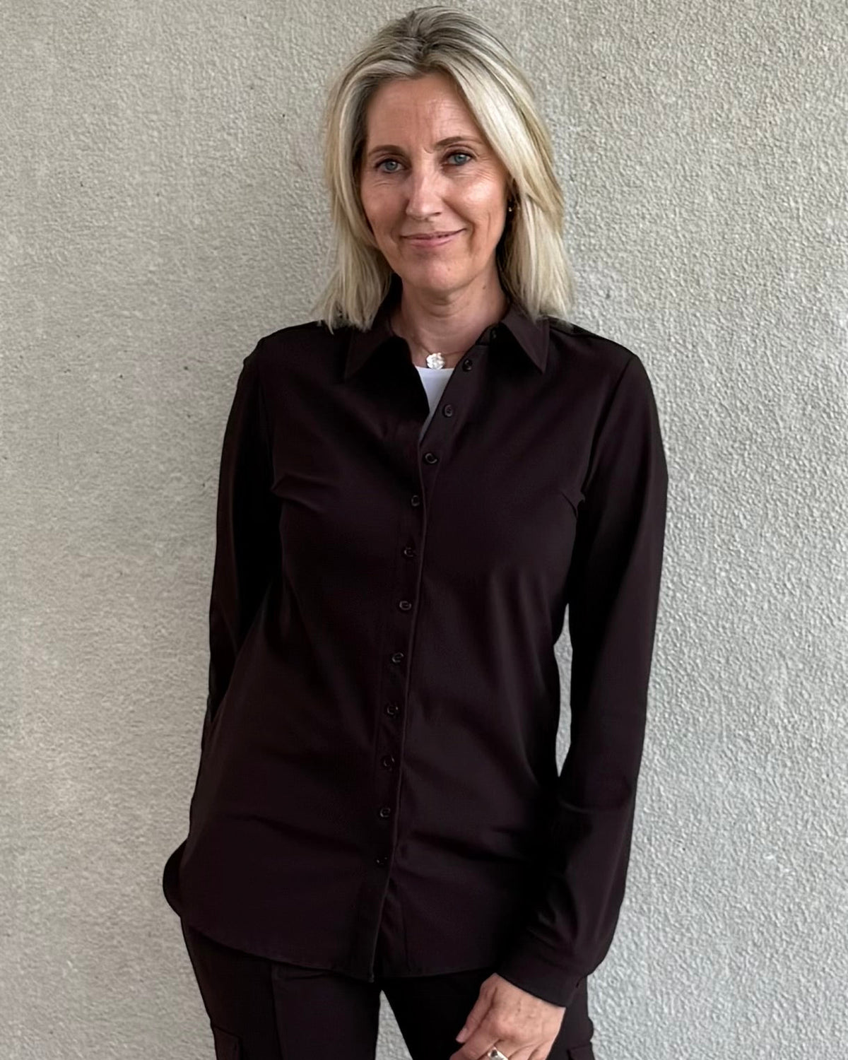 Triple Nine - Travel Blouse Mireille Donkerbruin - 4101 - Peet kleding