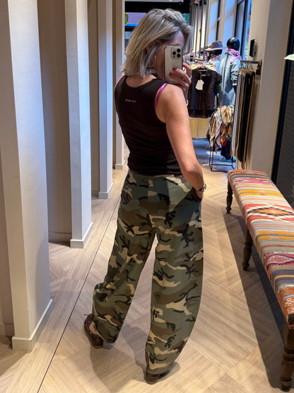Ambika Broek Nina Barrel Army Print - Peet kleding