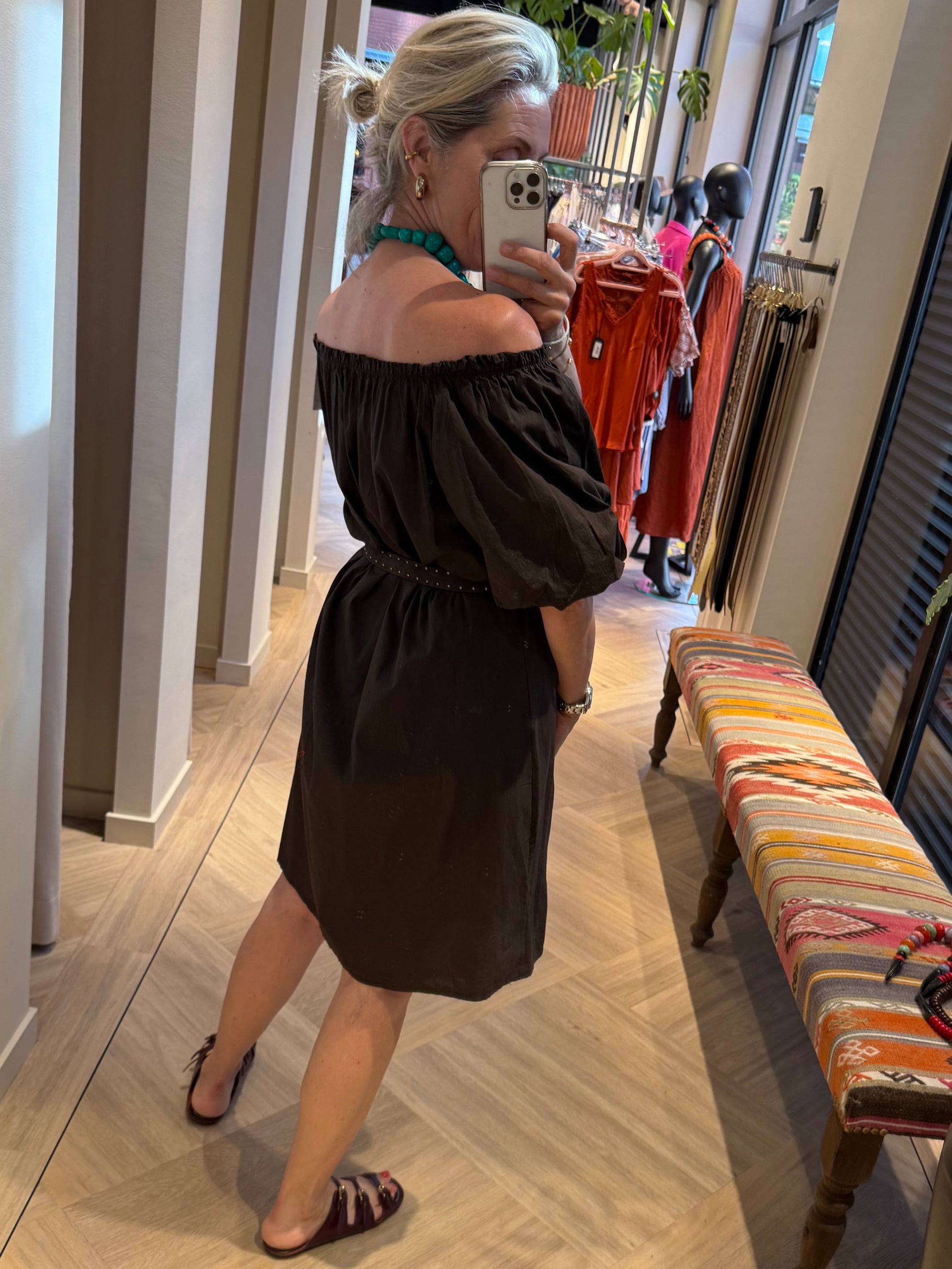 Jurk Claire Offshoulder Bruin - Peet kleding
