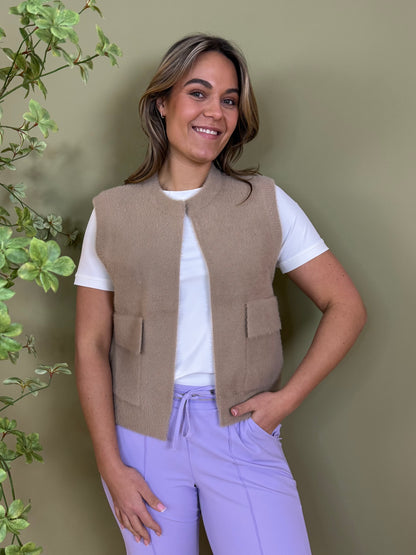 Triple Nine - Fluffy Gilet Inky Beige - 9001 - Peet kleding