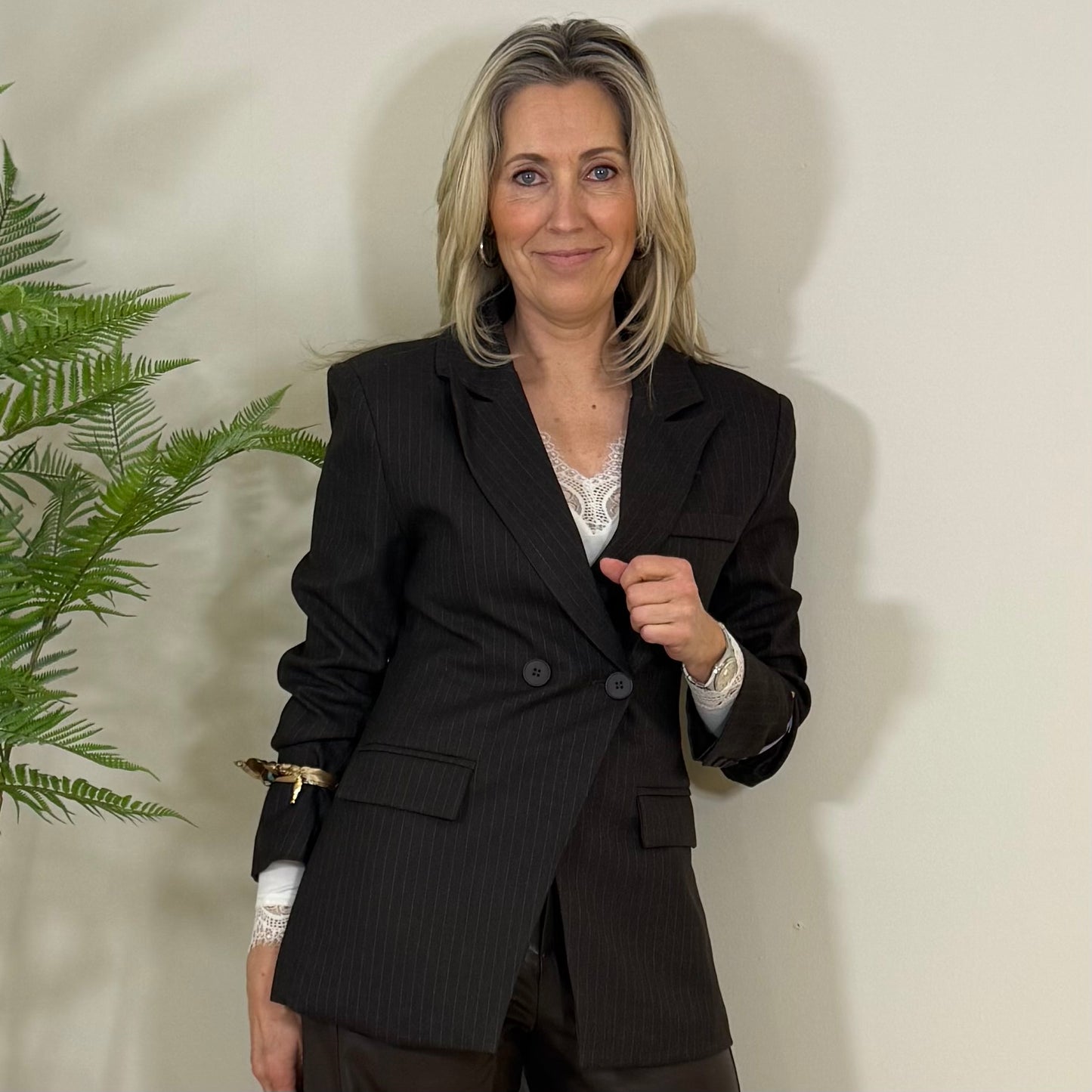 Ambika Blazer Krijtstreep Donkerbruin - Peet kleding