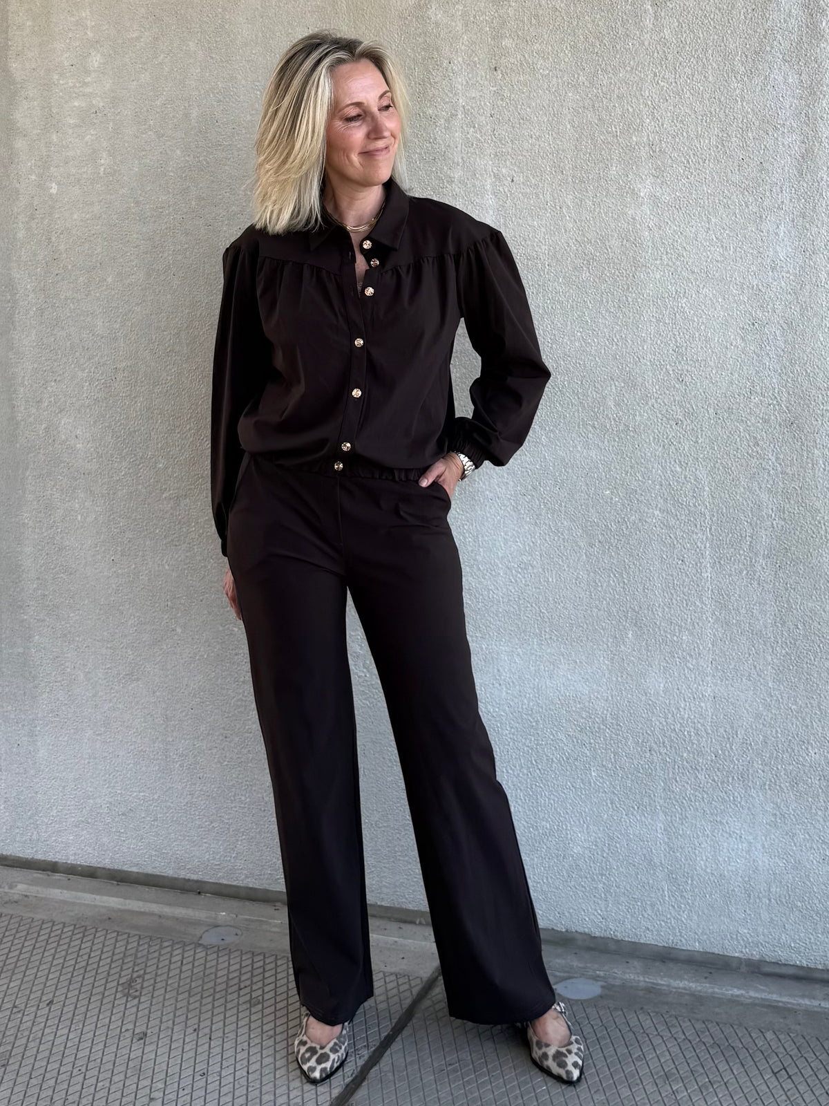 Triple Nine - Travel Blouse Sasha Donkerbruin - 5951 - Peet kleding