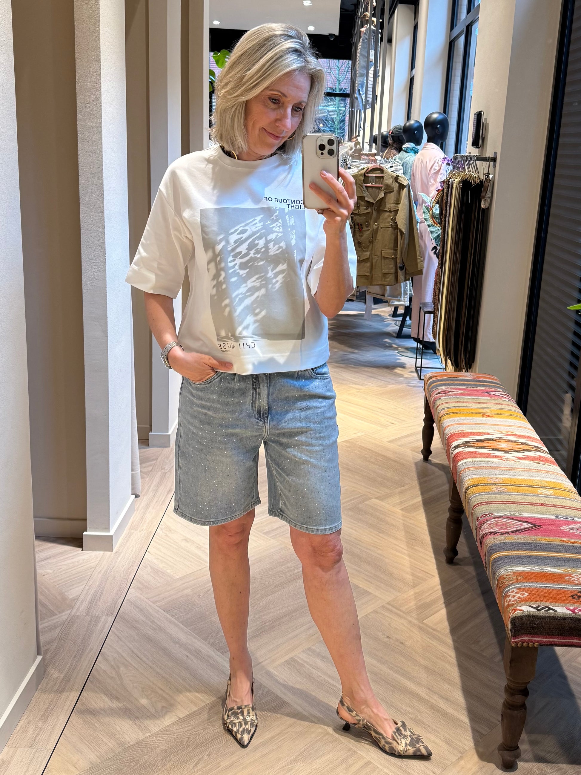 Copenhage Muse Tee Offwhite Contour - Peet kleding