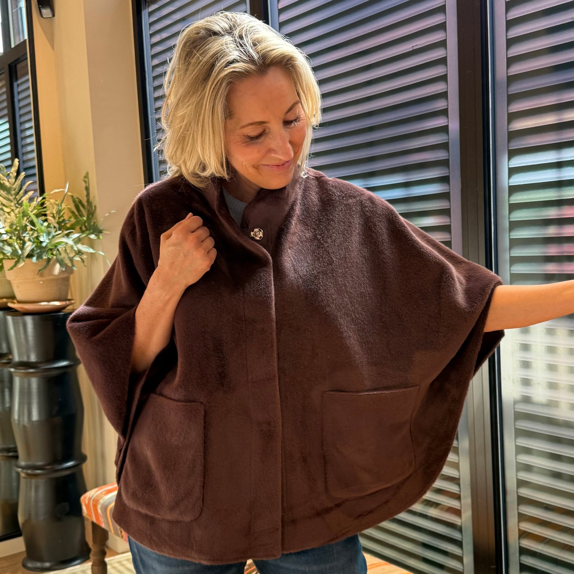 Rino & Pelle Cape Dewi Bruin - Peet kleding