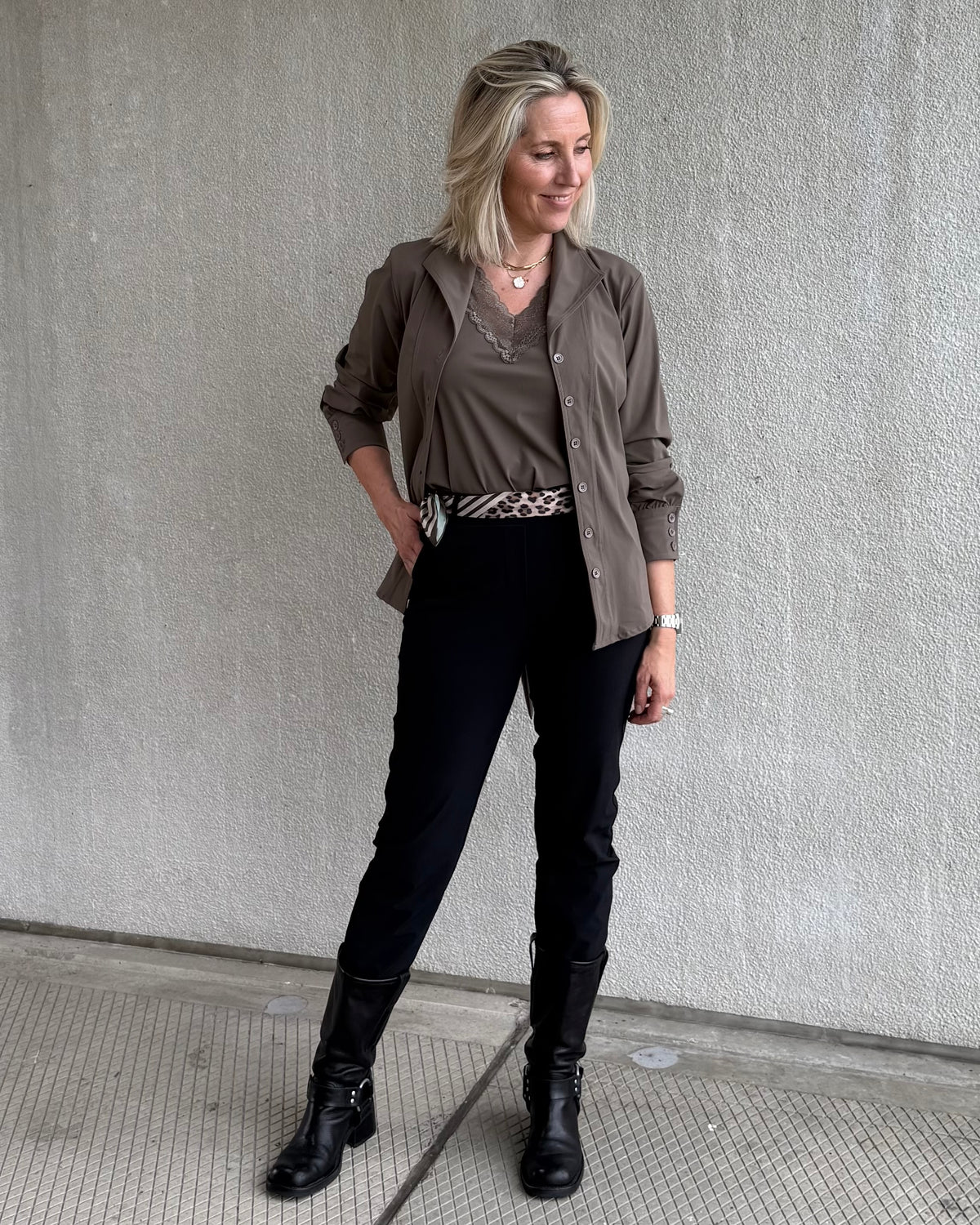 Triple Nine - Travel Blouse Charlot Taupe - 5949 - Peet kleding