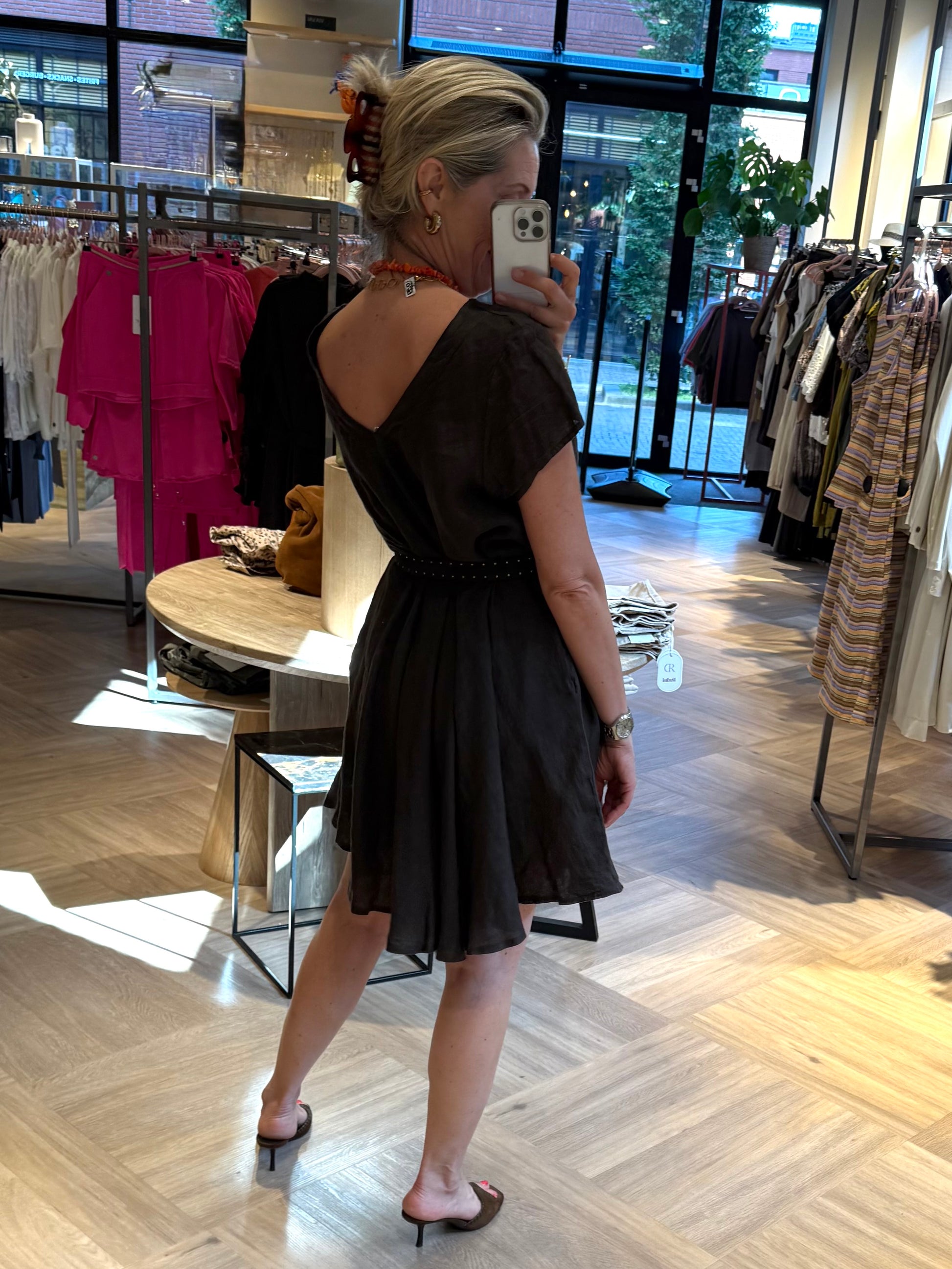 Jurk Kaartje V-Hals Bruin - Peet kleding