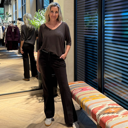 Top Joy V-hals Donkerbruin - Peet kleding