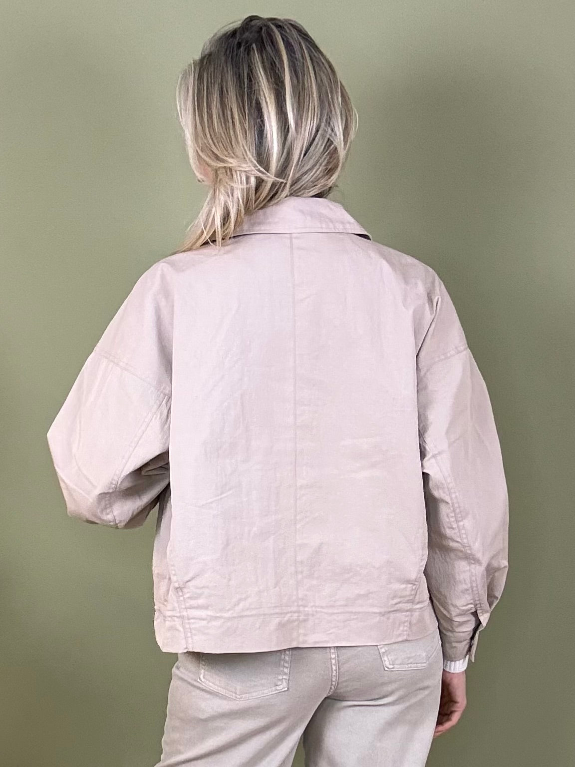 With Black Jacket Lydia Zand - Peet kleding