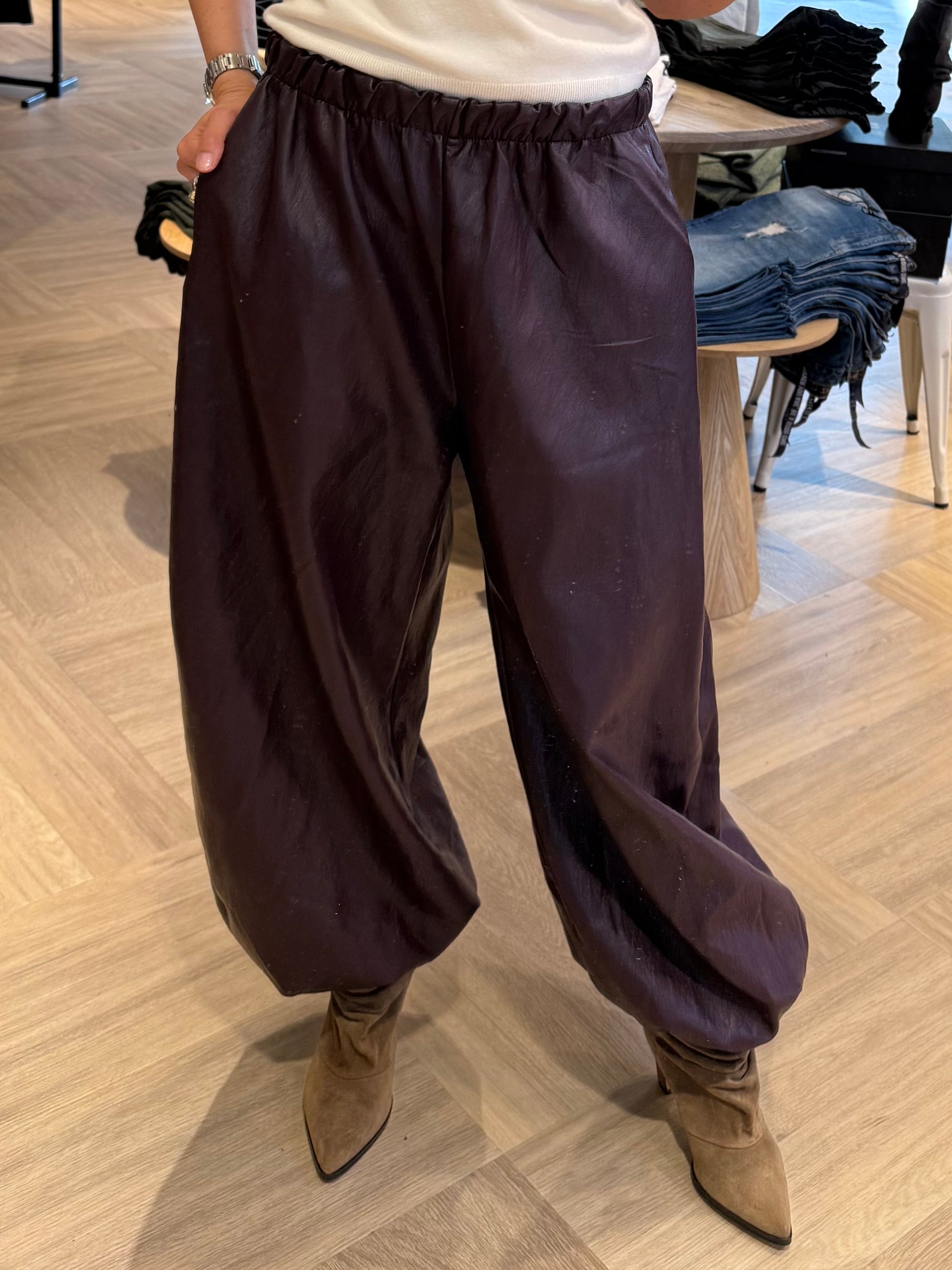 Broek Jill Ballon PU Bordeaux - Peet kleding