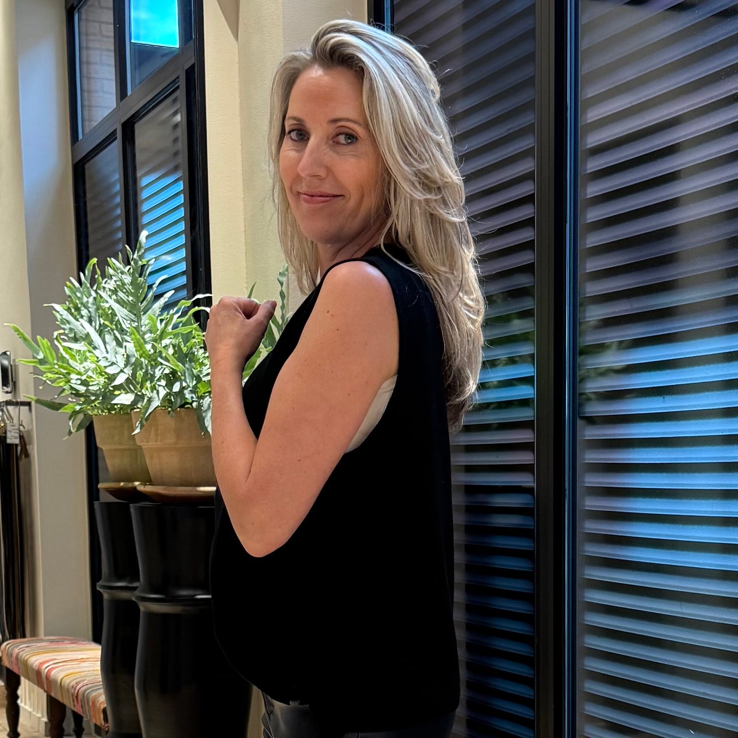 Gebreide Top Mouwloos Lucy Zwart - Peet kleding