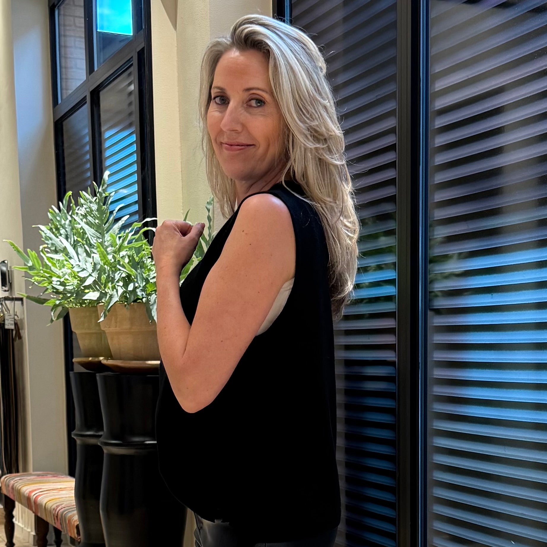 Gebreide Top Mouwloos Lucy Zwart - Peet kleding