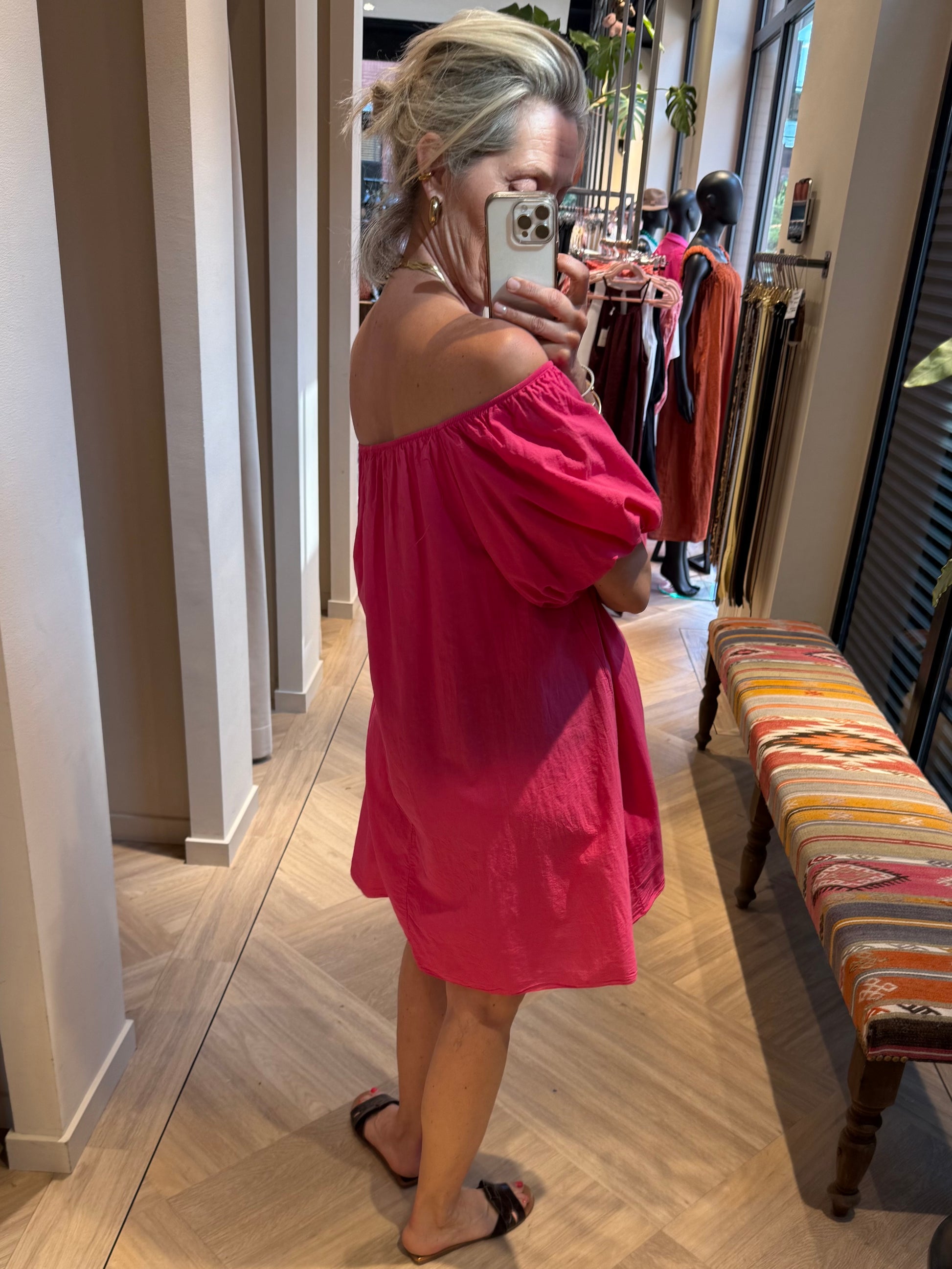 Jurk Maria Off shoulder Fuchia - Peet kleding