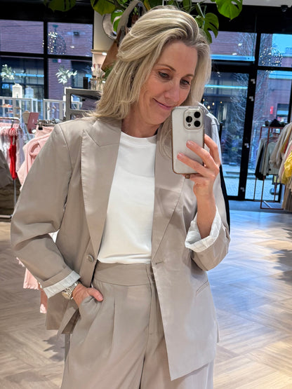 With Black Blazer Marleen - Peet kleding