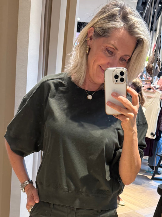 With Black Tara Tee Dark Green - Peet kleding