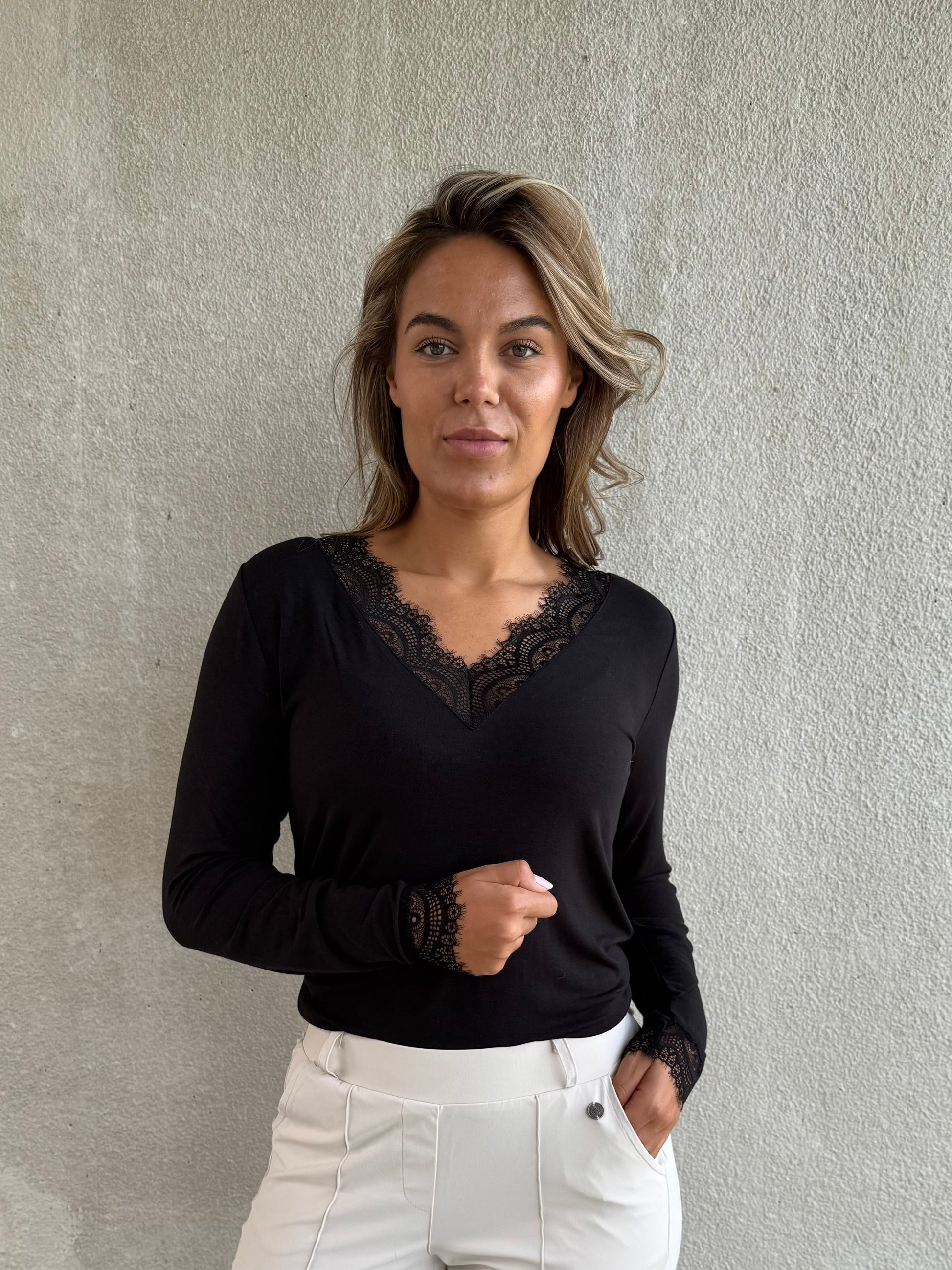 Cashmere Top Lou Lou Zwart - 9003 - Peet kleding