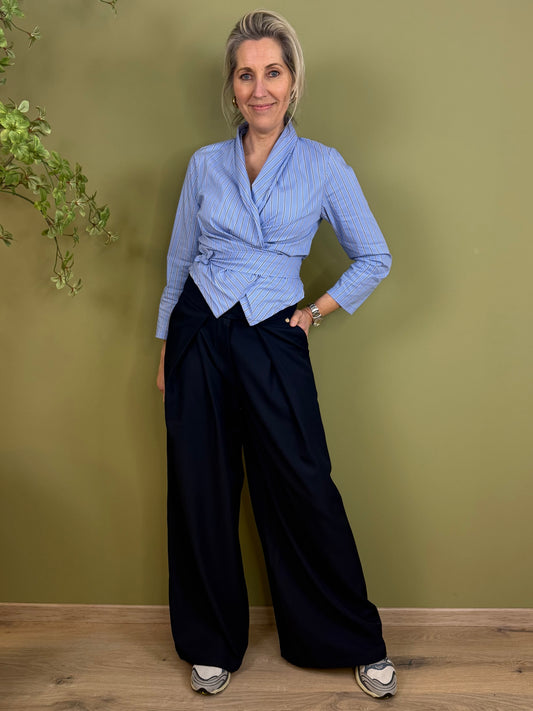Wikkelblouse Sannie Lichtblauw Streep - Peet kleding