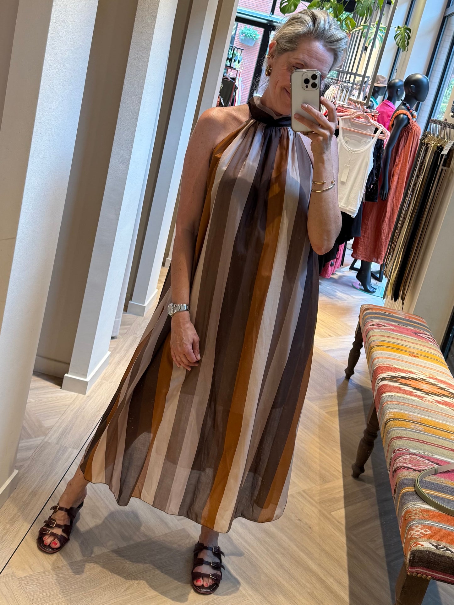 Jurk Halter Silky Streep Bruin