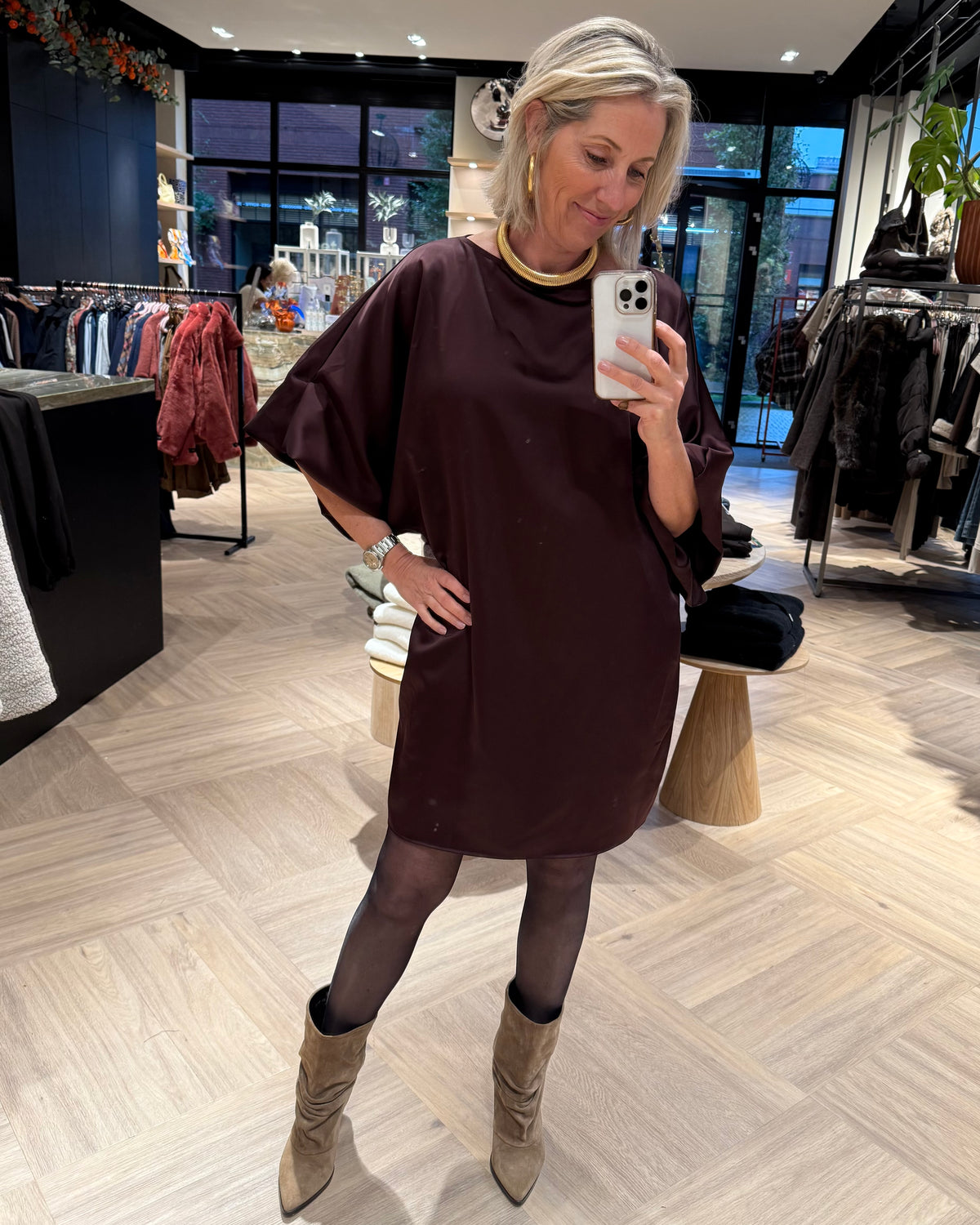 Jurk Roos Satijn Aubergine