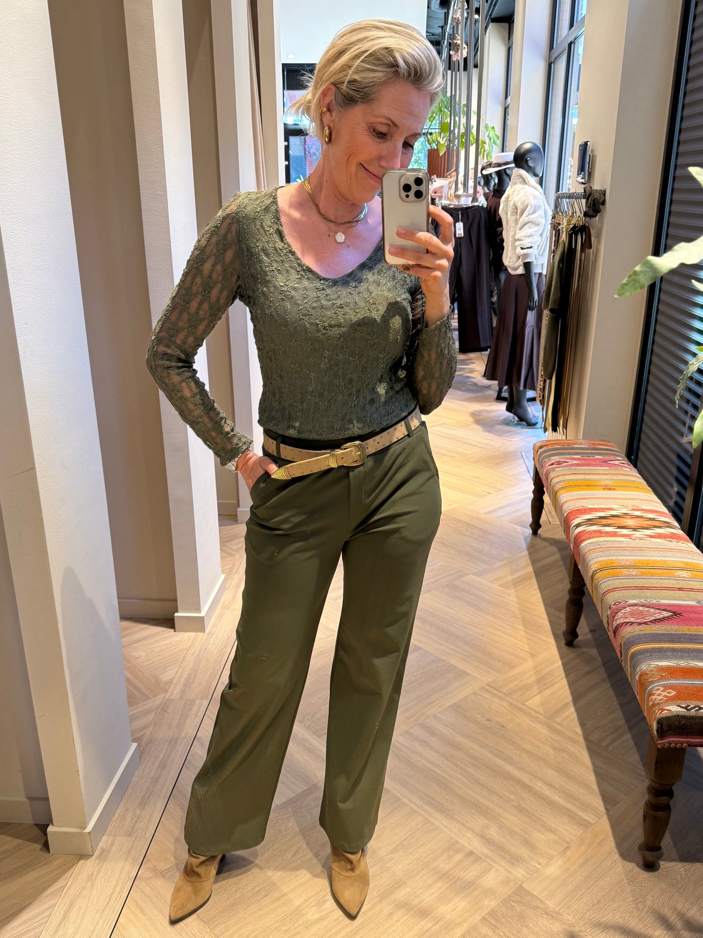 Triple Nine - Kanten Top Lucy Donkergroen