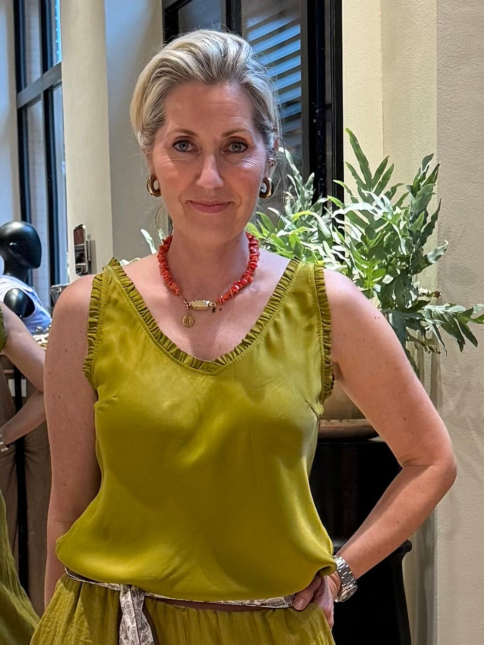 Top Anne Silk Olijf - Peet kleding