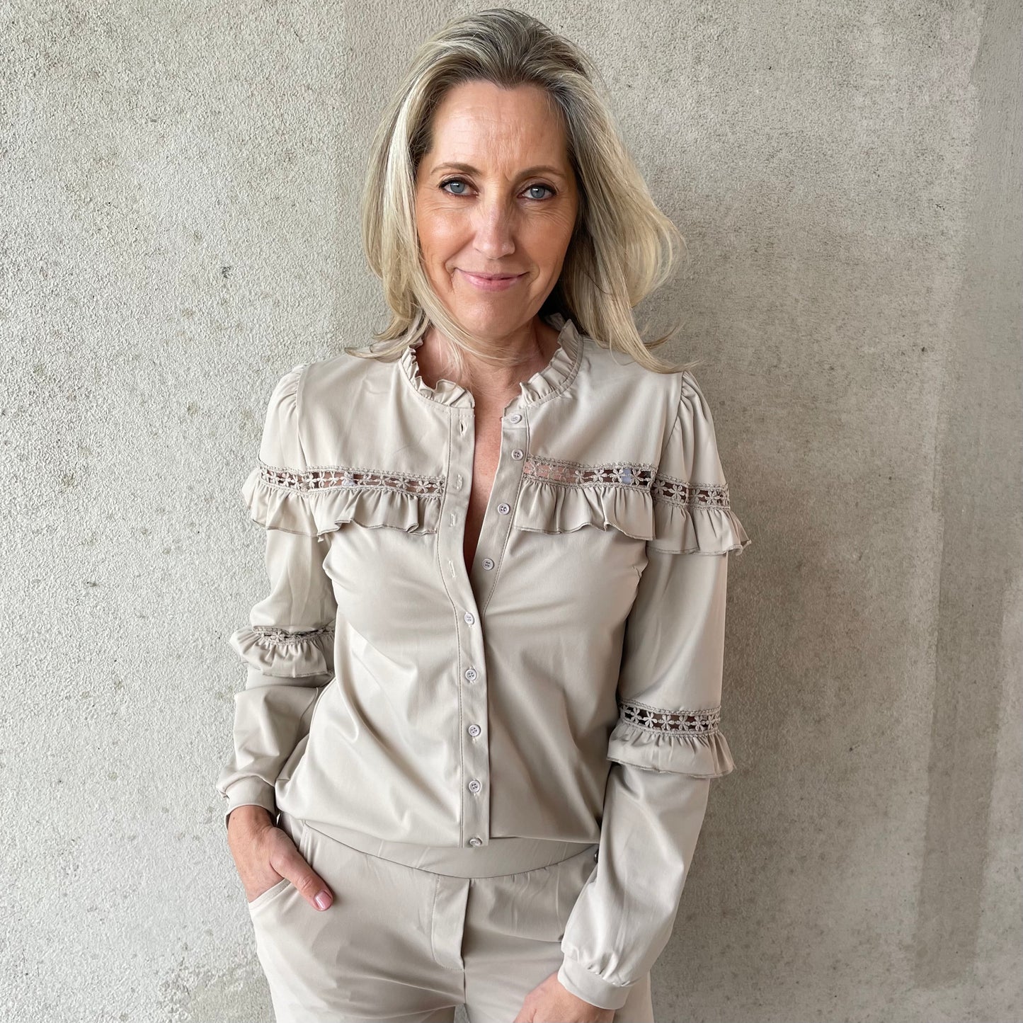 Triple Nine - Travel Blouse Joan Beige - 1108 - Peet kleding