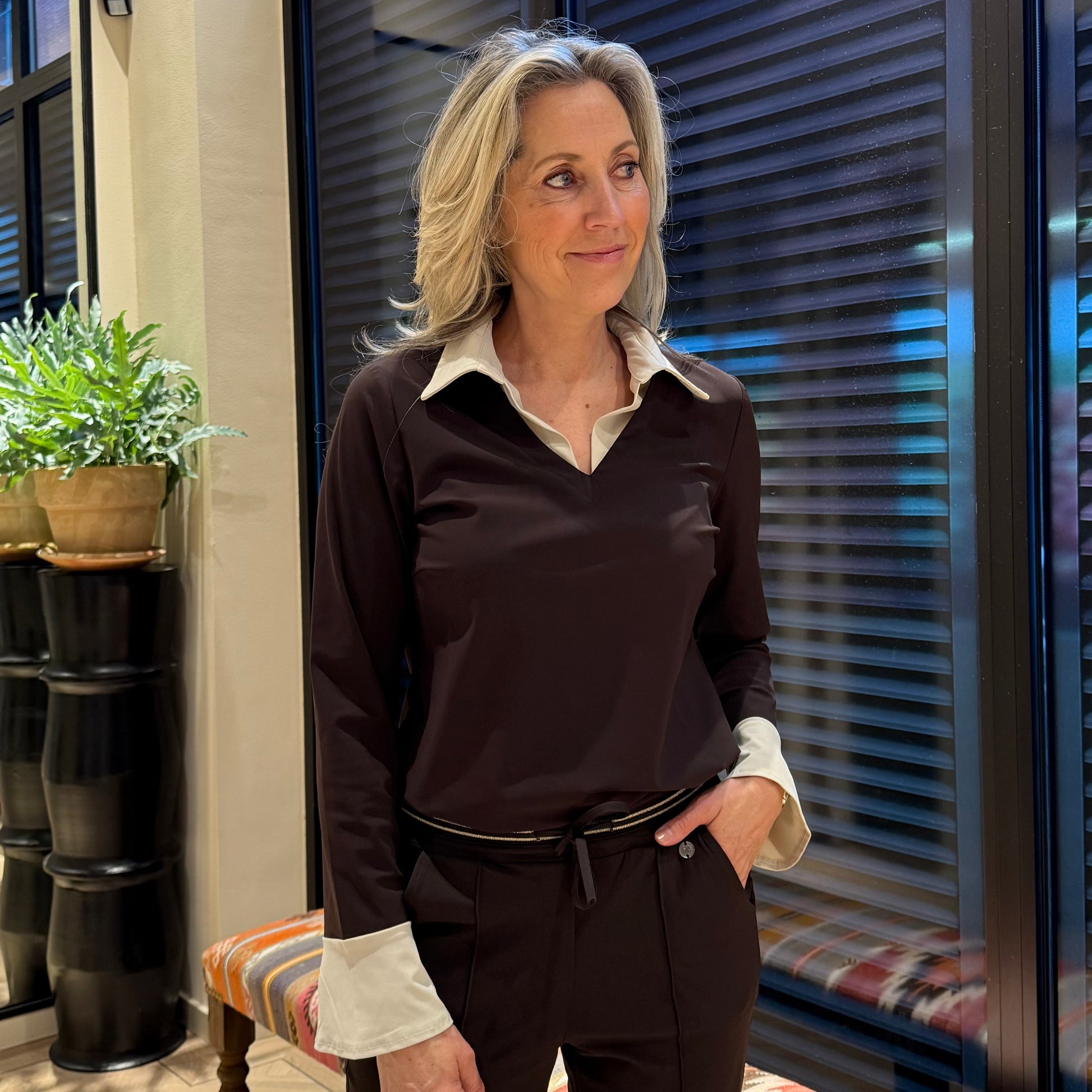 Triple Nine - Travel Top Mandy Donkerbruin - 6931 - Peet kleding