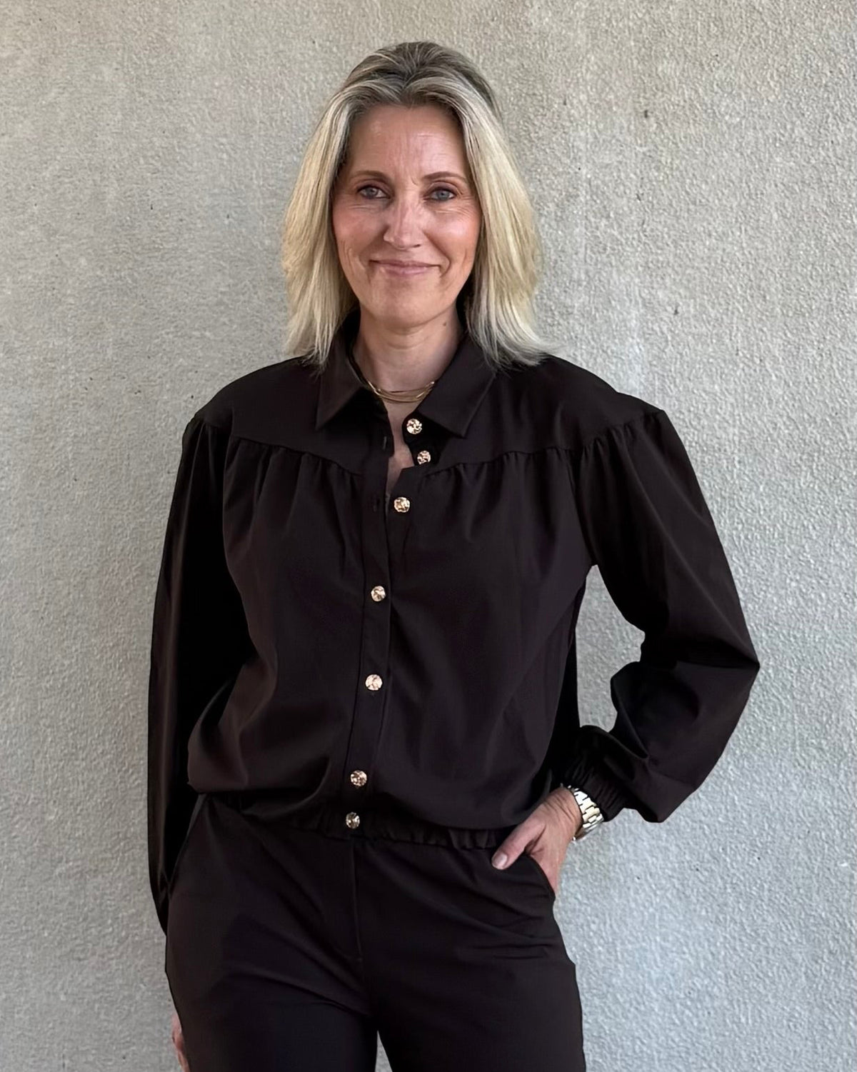 Triple Nine - Travel Blouse Sasha Donkerbruin - 5951 - Peet kleding