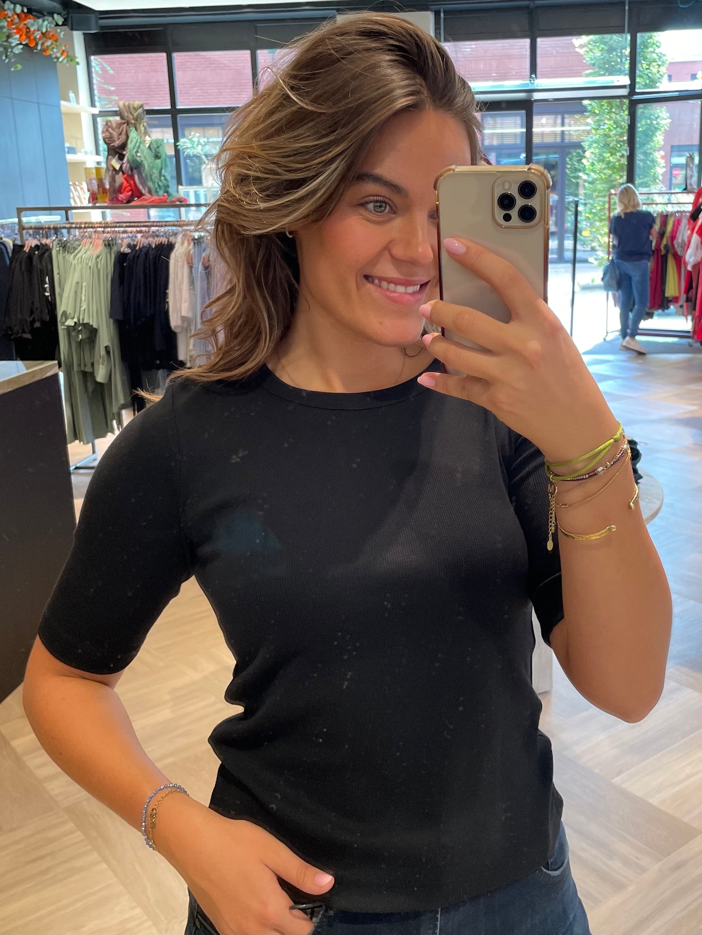 With Black Shirt Lulu Zwart